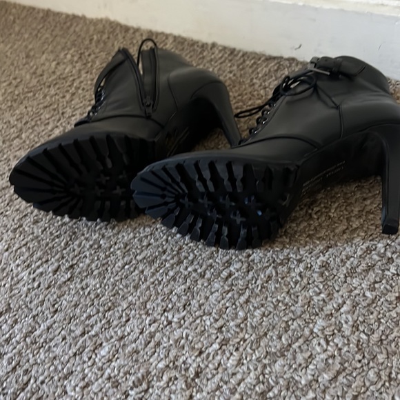 Chinese laundry heeled booties - Picture 3 of 5